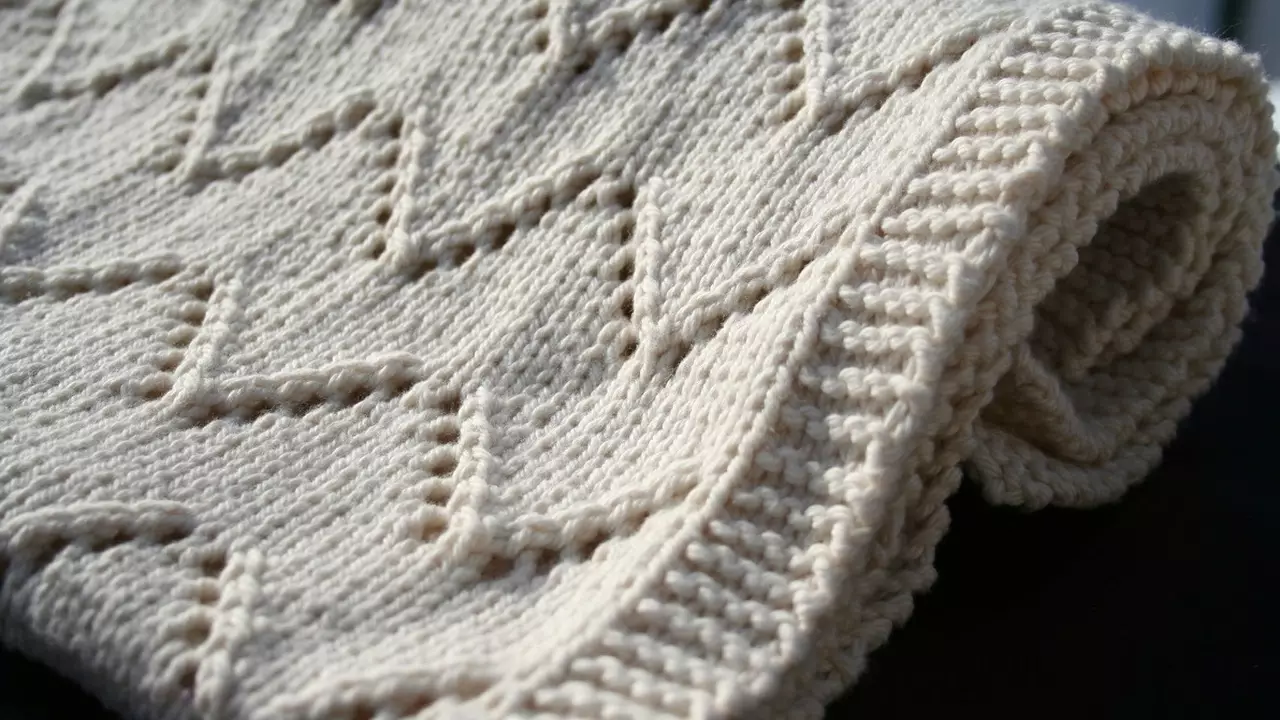 How do I start knitting a baby blanket?